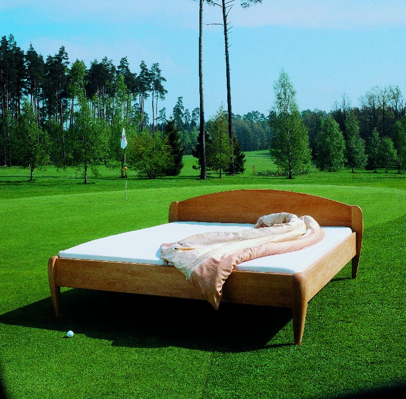 Metallfreie Betten aus Massivholz für Ihren ungestörten Schlaf